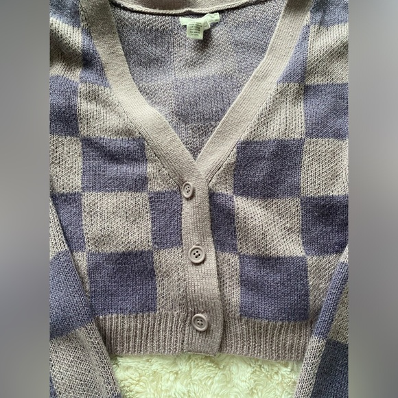 FULL TILT PURPLE CHECKERED CROPPED CARDIGAN - Picture 3 of 4